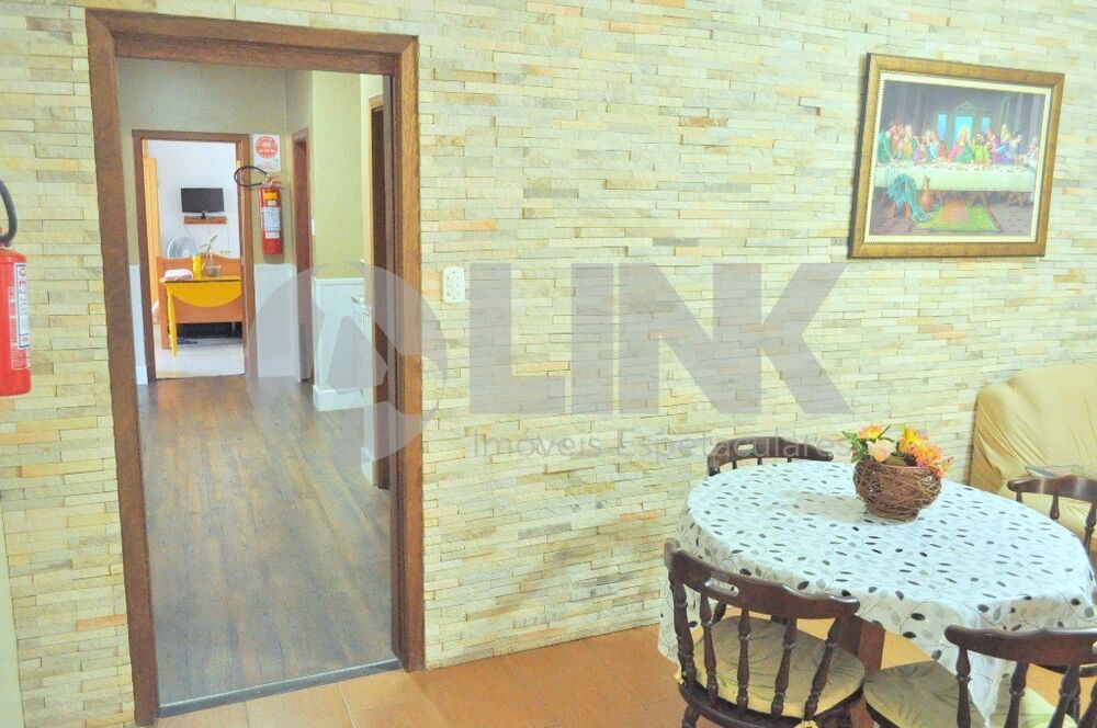 Casa à venda com 3 quartos, 240m² - Foto 3
