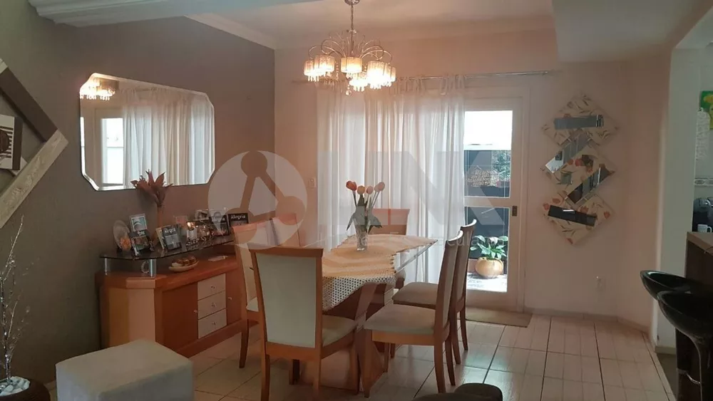 Casa à venda com 3 quartos, 165m² - Foto 2