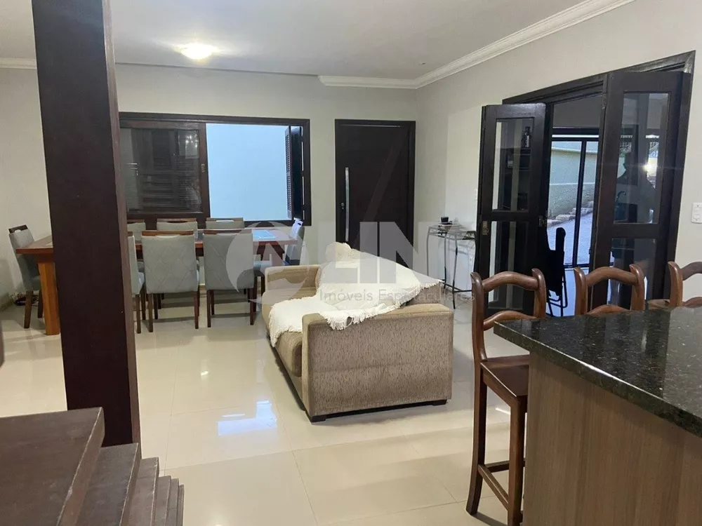 Casa de Condomínio à venda com 3 quartos, 221m² - Foto 2