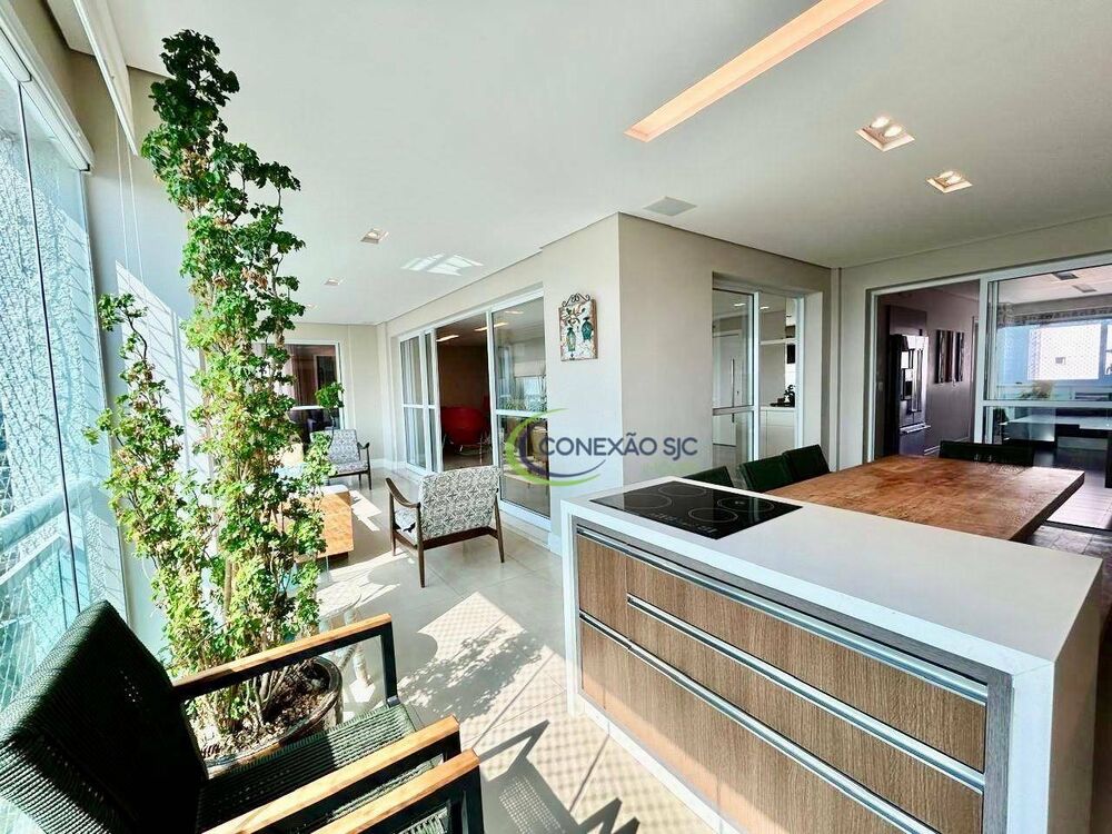 Apartamento à venda com 4 quartos, 233m² - Foto 1