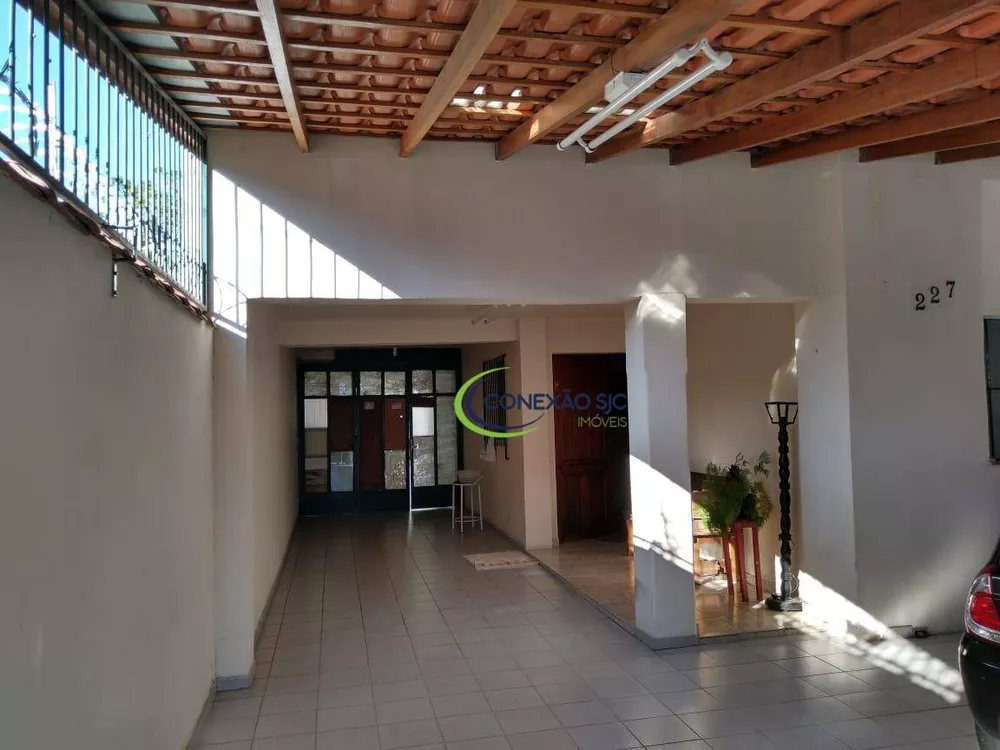 Casa à venda com 5 quartos, 250m² - Foto 3