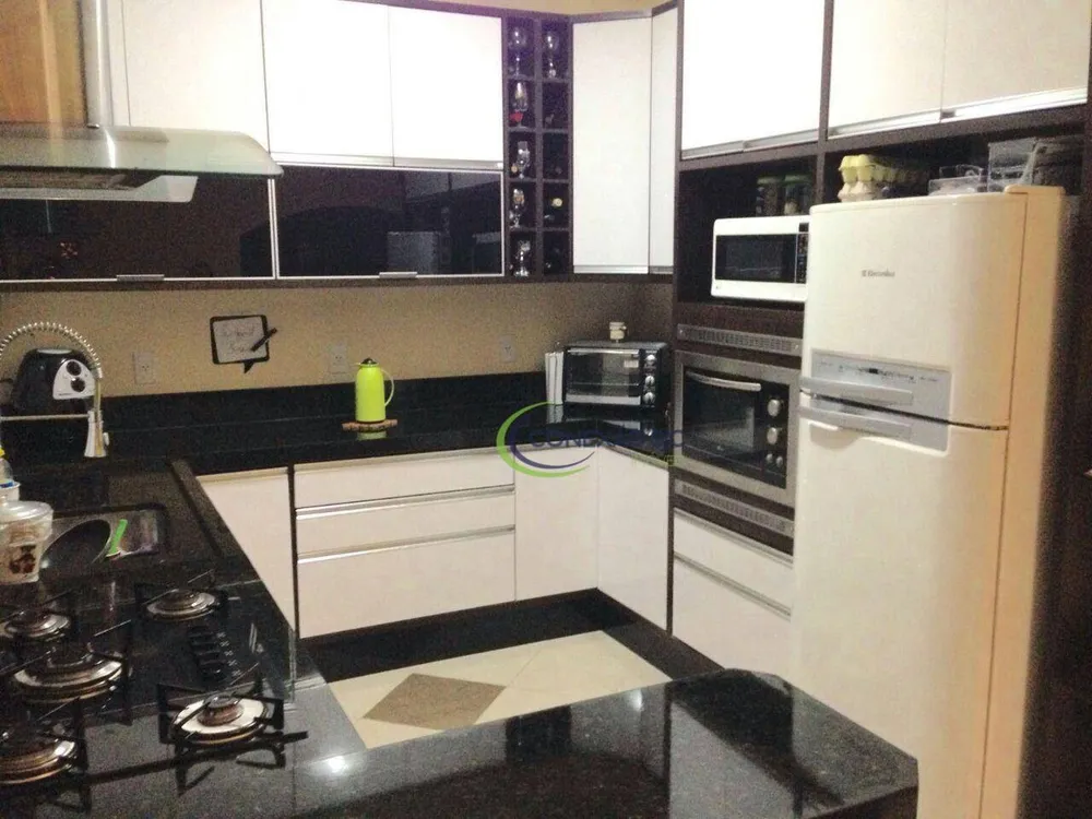 Sobrado, 3 quartos, 200 m² - Foto 1