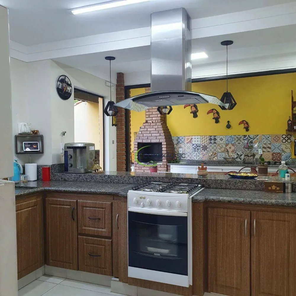 Casa, 3 quartos, 200 m² - Foto 1