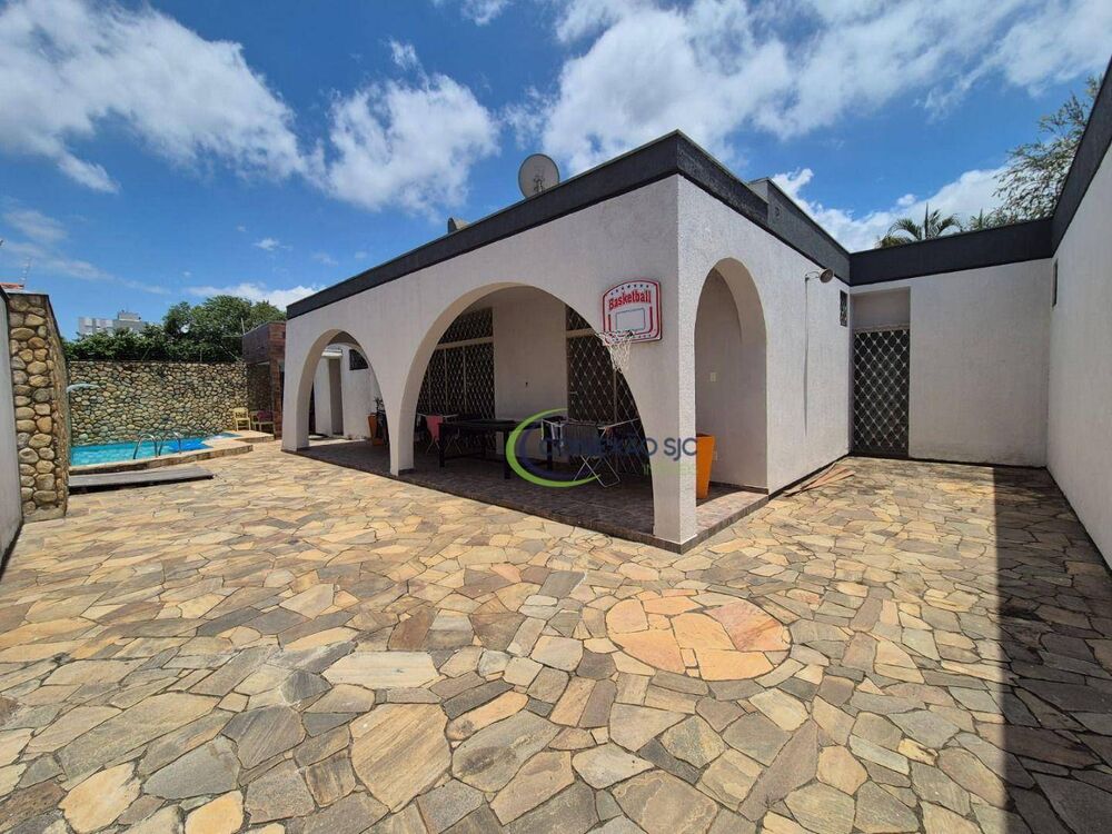 Casa à venda com 4 quartos, 242m² - Foto 14