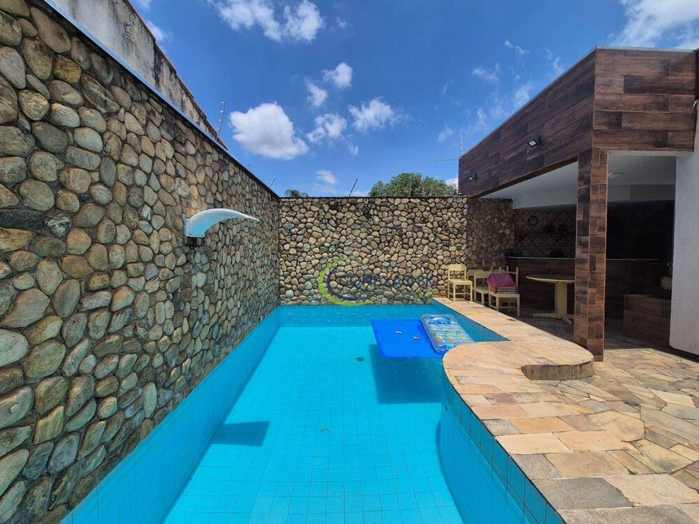 Casa à venda com 4 quartos, 242m² - Foto 7