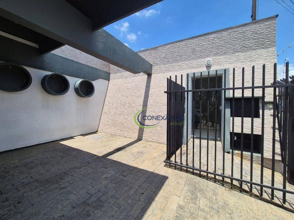 Casa à venda com 4 quartos, 242m² - Foto 1