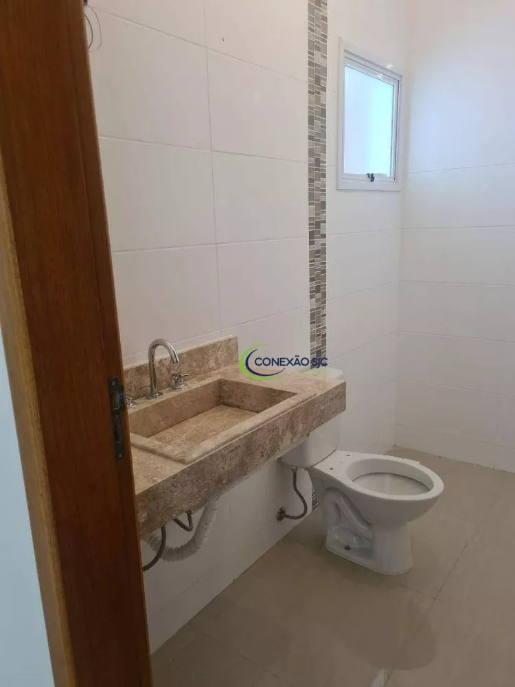 Casa de Condomínio à venda com 3 quartos, 207m² - Foto 2