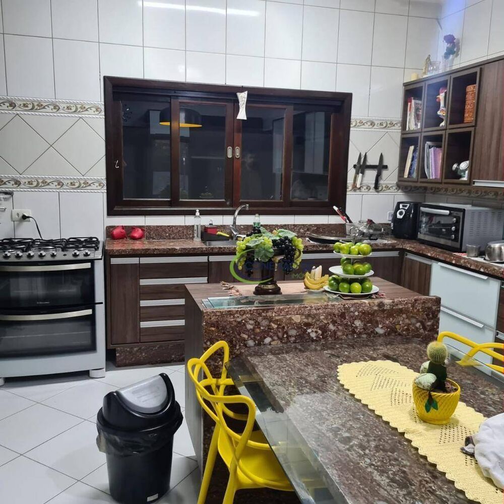 Sobrado à venda com 4 quartos, 390m² - Foto 1