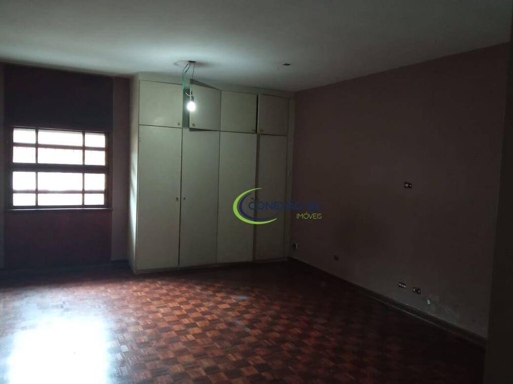 Casa para alugar com 4 quartos, 287m² - Foto 3