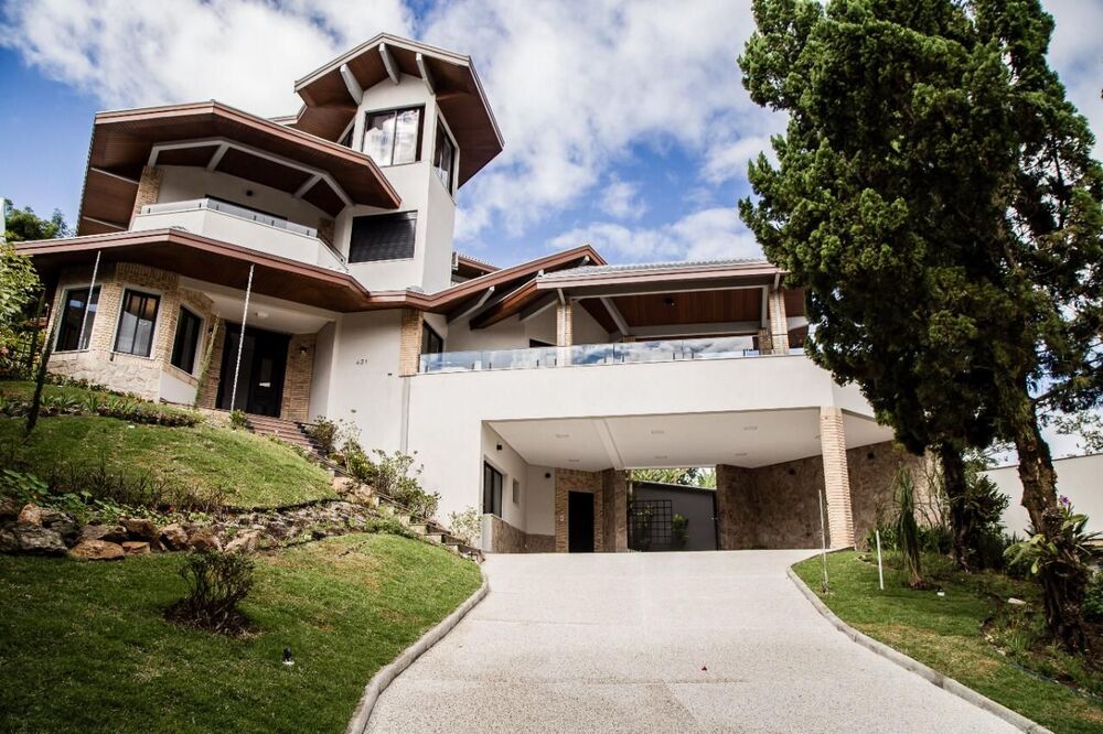 Casa de Condomínio à venda e aluguel com 5 quartos, 700m² - Foto 2