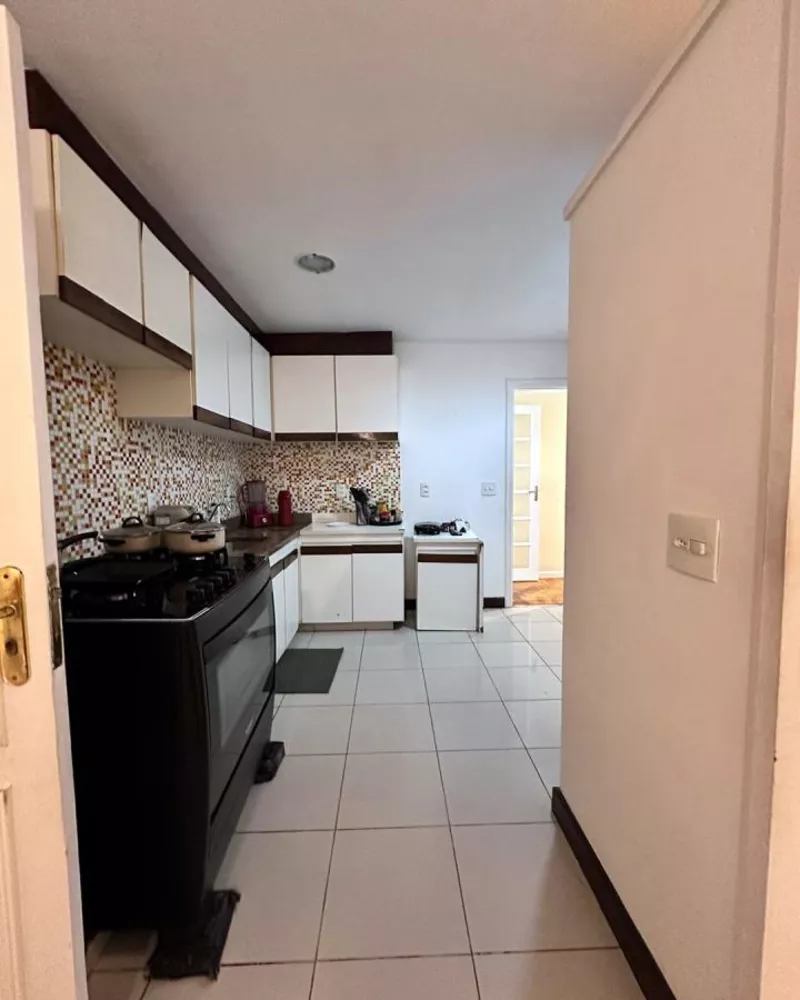 Apartamento à venda com 3 quartos, 134m² - Foto 2