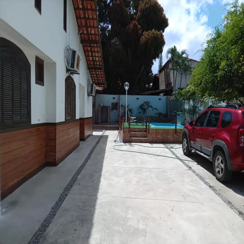 Casa à venda com 4 quartos, 600m² - Foto 2