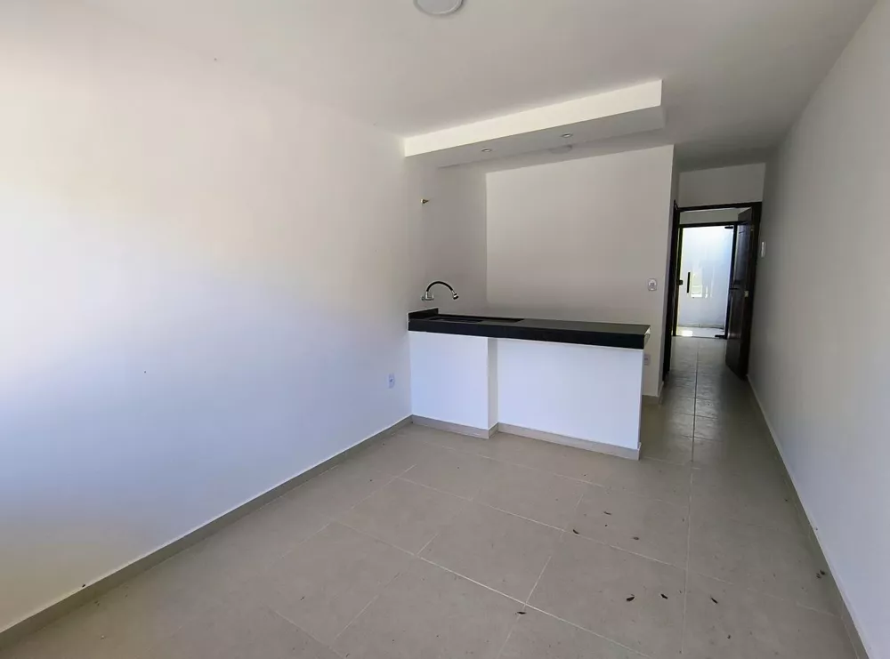 Casa à venda com 1 quarto, 72m² - Foto 2