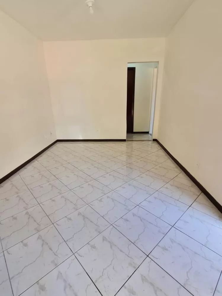 Casa à venda com 2 quartos, 450m² - Foto 4