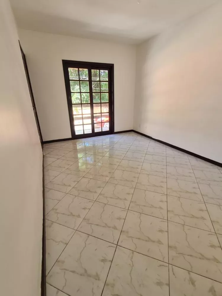 Casa à venda com 2 quartos, 450m² - Foto 2