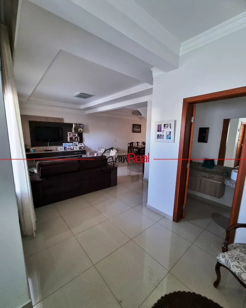 Casa de Condomínio à venda com 4 quartos, 290m² - Foto 2