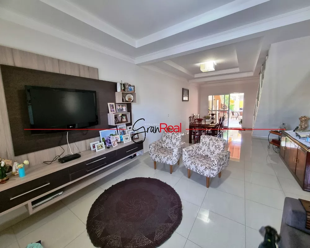 Casa de Condomínio à venda com 4 quartos, 290m² - Foto 1