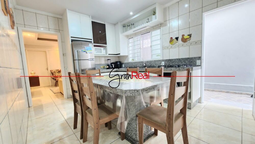 Casa à venda com 2 quartos, 111m² - Foto 2