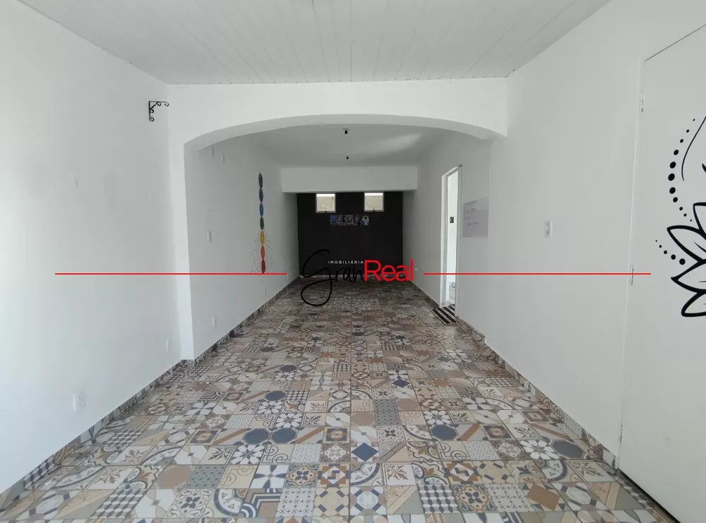 Casa para alugar com 2 quartos, 250m² - Foto 2