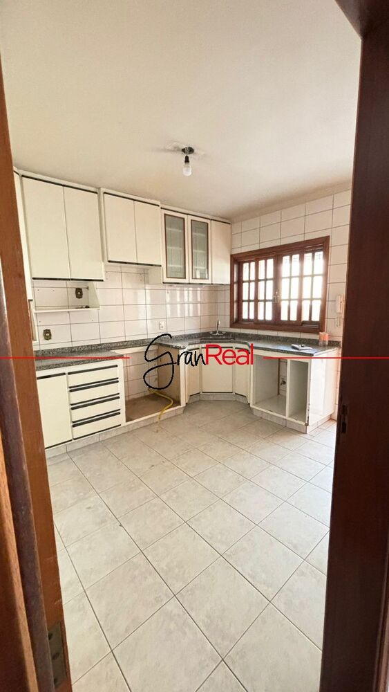 Sobrado, 4 quartos, 304 m² - Foto 2