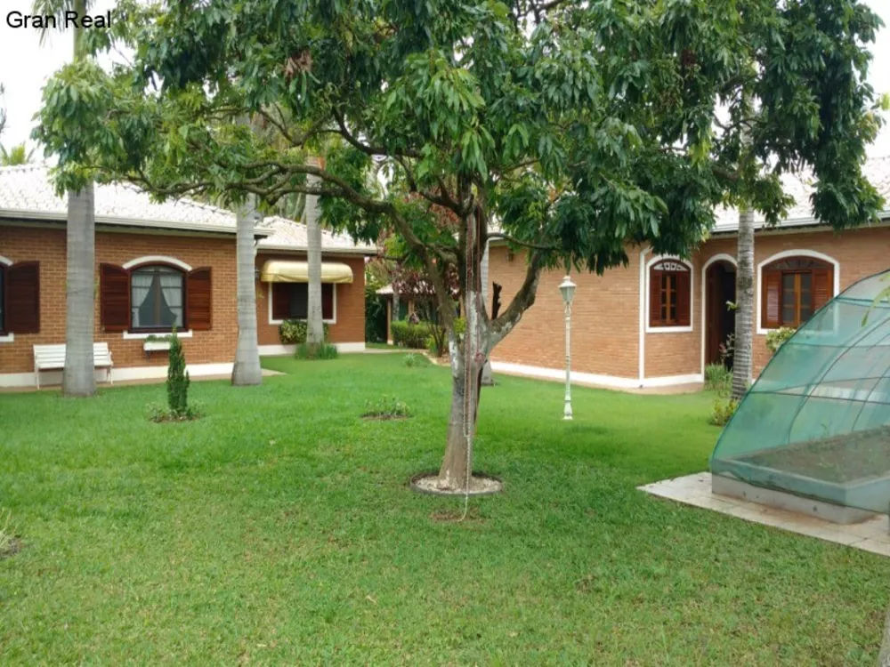 Fazenda à venda com 9 quartos, 2500m² - Foto 1