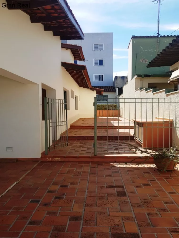 Casa à venda com 3 quartos, 770m² - Foto 2