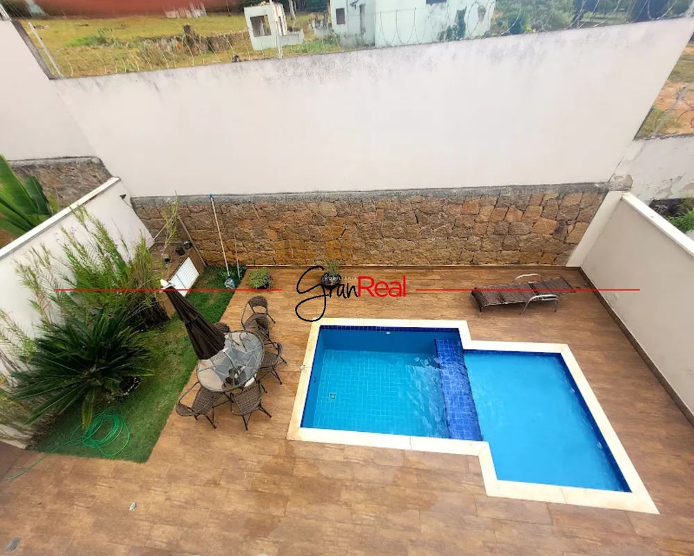 Casa de Condomínio à venda com 4 quartos, 275m² - Foto 1