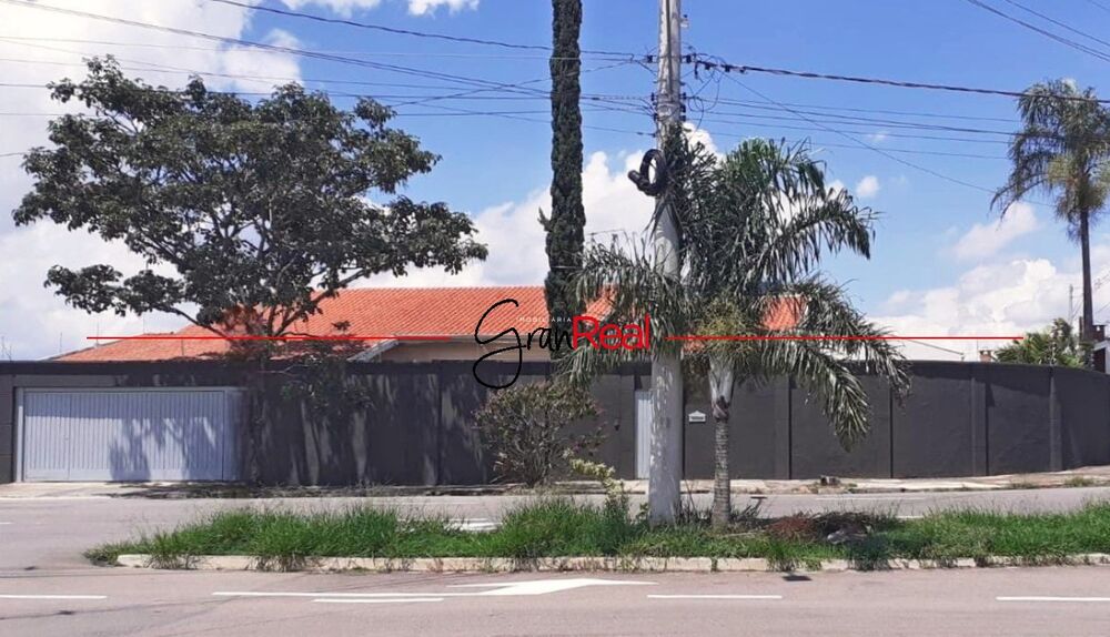 Casa, 3 quartos, 256 m² - Foto 1