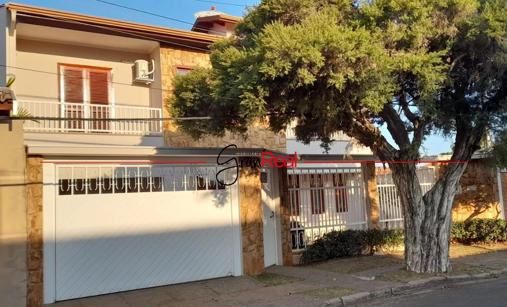 Sobrado à venda com 3 quartos, 300m² - Foto 1