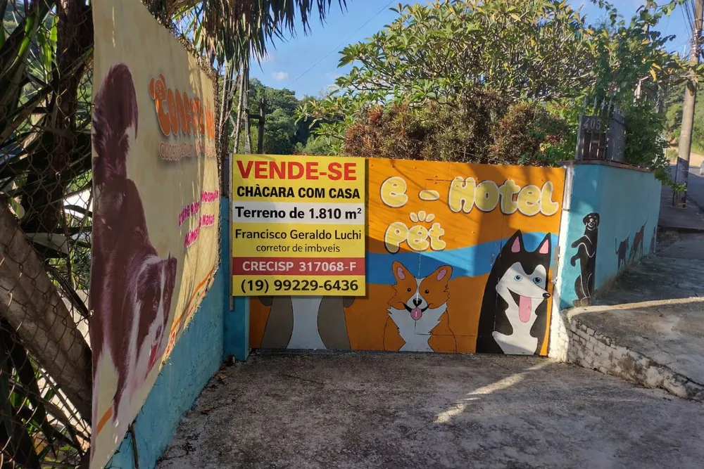 Chácara, 3 quartos, 1810 m² - Foto 1