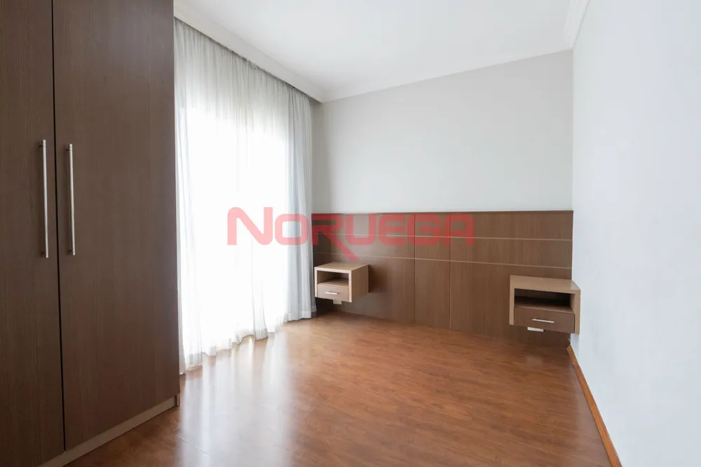 Casa, 3 quartos, 217 m² - Foto 1