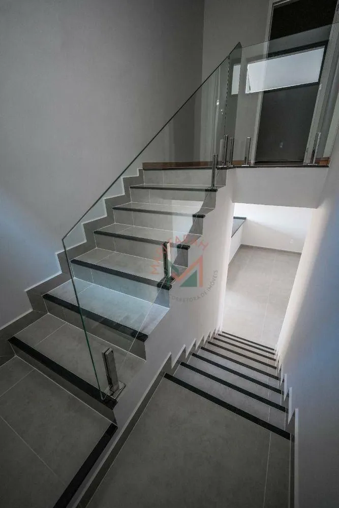 Casa, 4 quartos, 263 m² - Foto 1