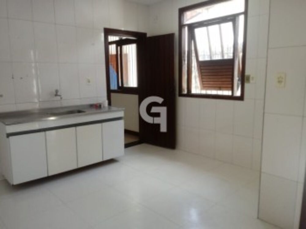 Casa à venda com 4 quartos, 286m² - Foto 4