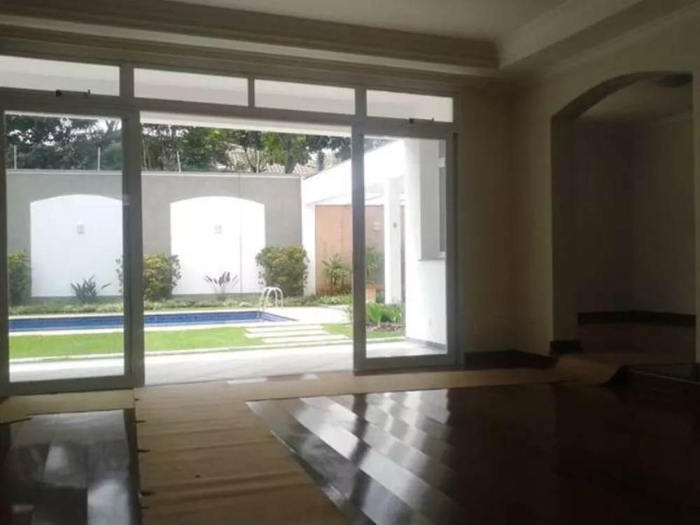 Casa de Condomínio para alugar com 4 quartos, 521m² - Foto 4