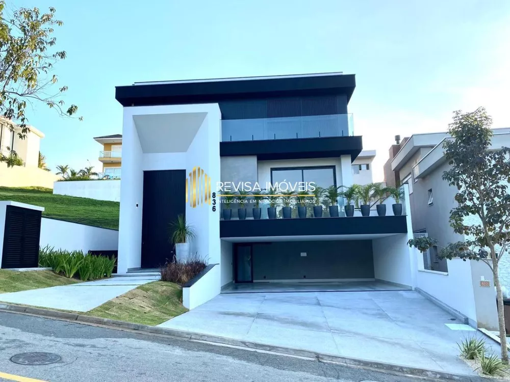 Casa de Condomínio à venda com 4 quartos, 566m² - Foto 1