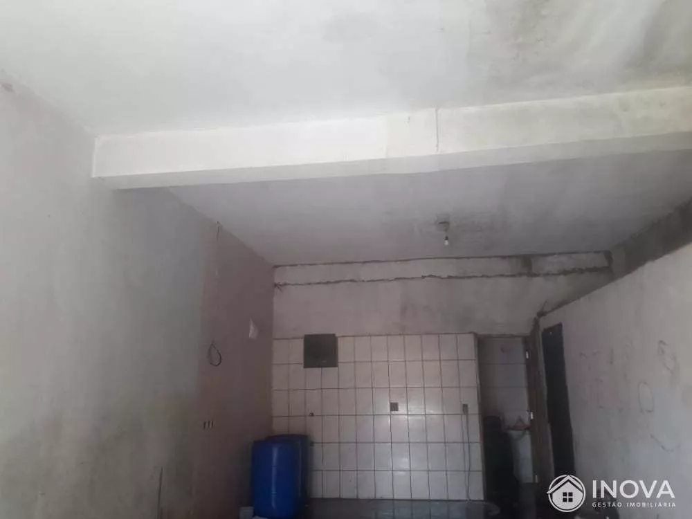 Casa à venda com 2 quartos, 100m² - Foto 2