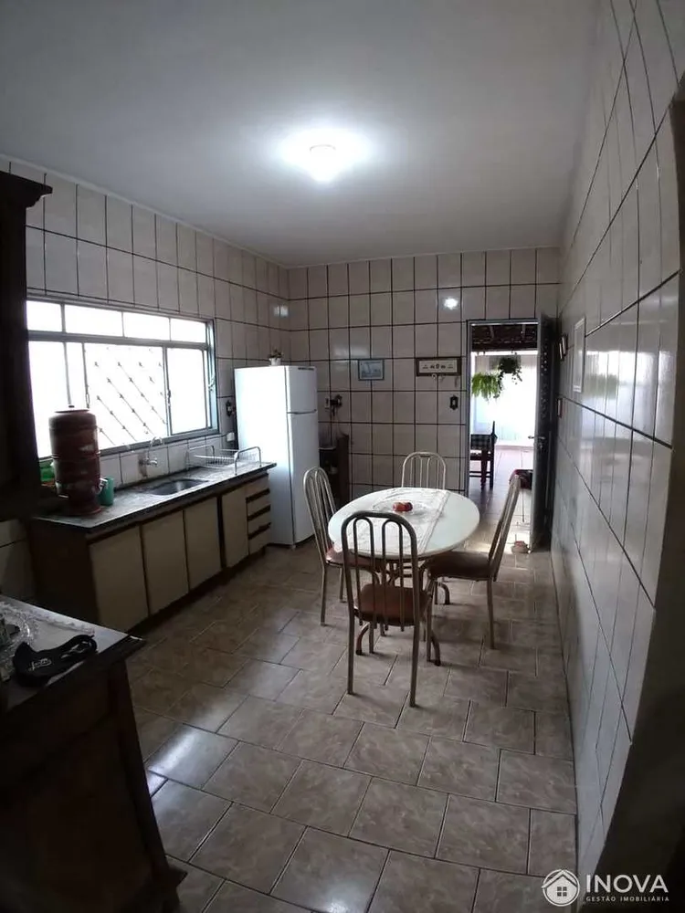 Casa, 3 quartos, 226 m² - Foto 3