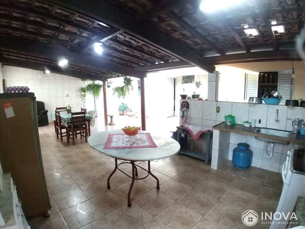 Casa, 3 quartos, 226 m² - Foto 2