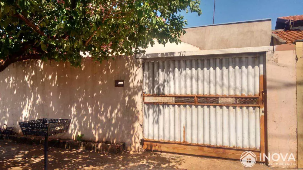 Casa à venda com 2 quartos, 100m² - Foto 1