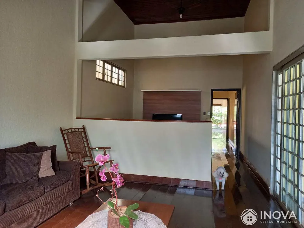 Casa, 1 quarto, 305 m² - Foto 2