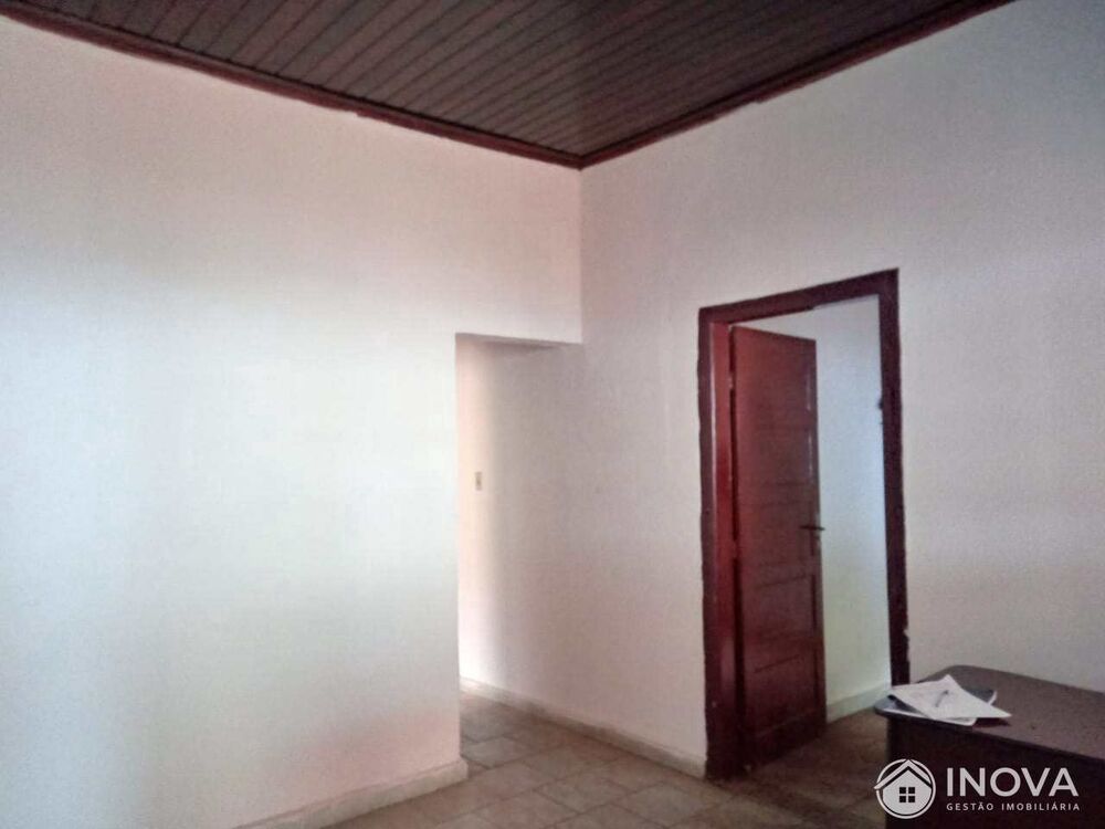 Casa à venda e aluguel com 3 quartos, 94m² - Foto 2