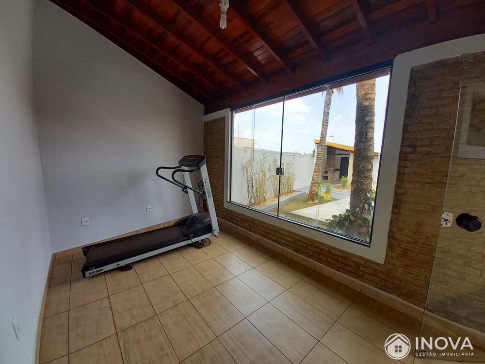 Casa à venda com 2 quartos, 350m² - Foto 1