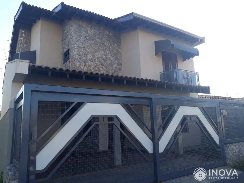 Sobrado, 3 quartos, 249 m² - Foto 1