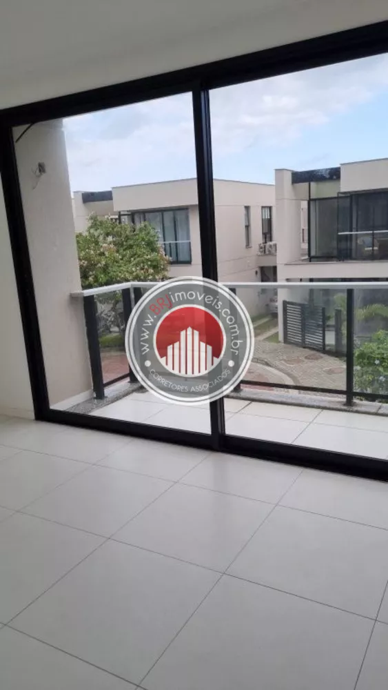 Casa à venda com 3 quartos, 266m² - Foto 1