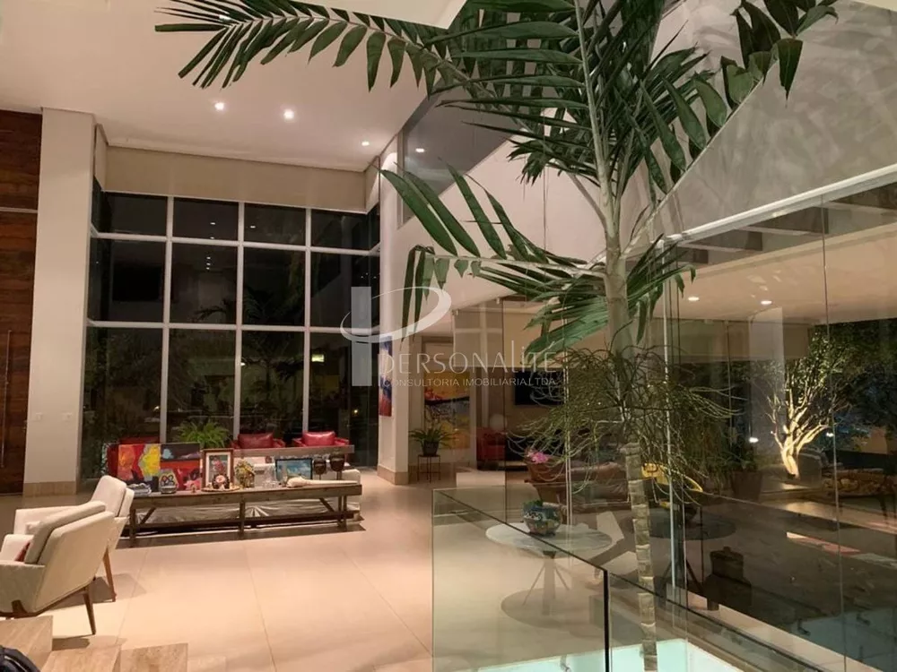 Sobrado à venda com 4 quartos, 600m² - Foto 1