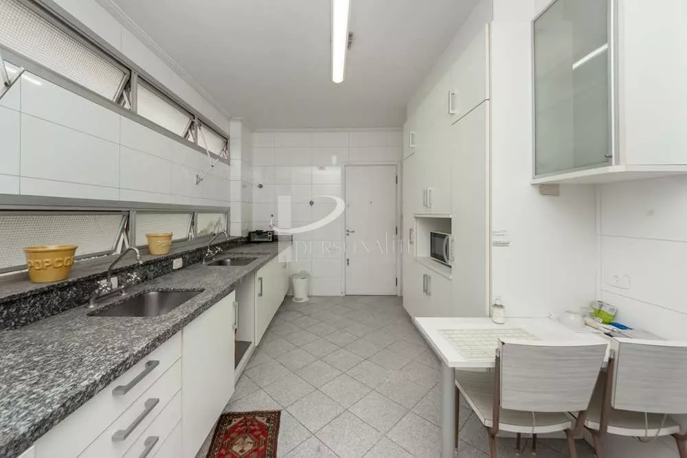 Apartamento à venda com 3 quartos, 210m² - Foto 3