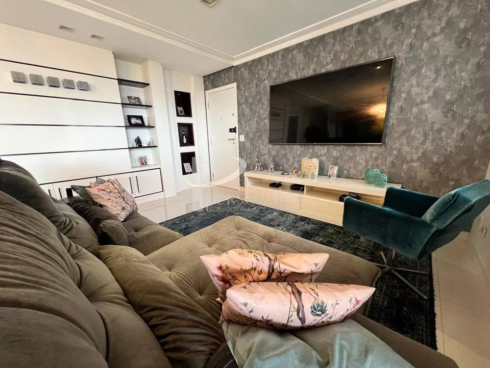 Apartamento à venda com 3 quartos, 145m² - Foto 3