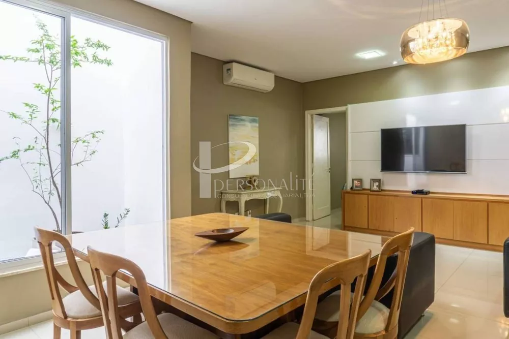 Sobrado à venda com 5 quartos, 180m² - Foto 1