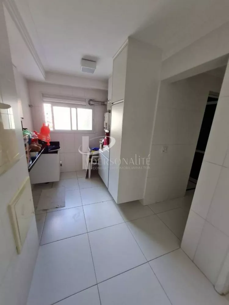 Apartamento à venda com 3 quartos, 206m² - Foto 6