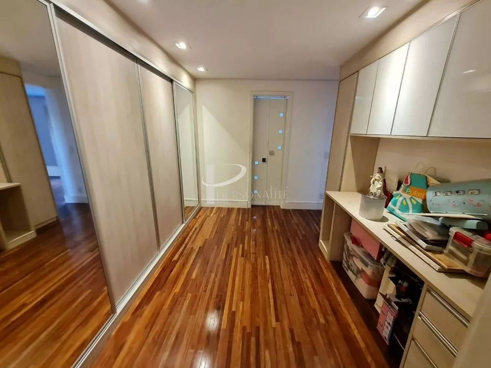 Apartamento à venda com 3 quartos, 206m² - Foto 2